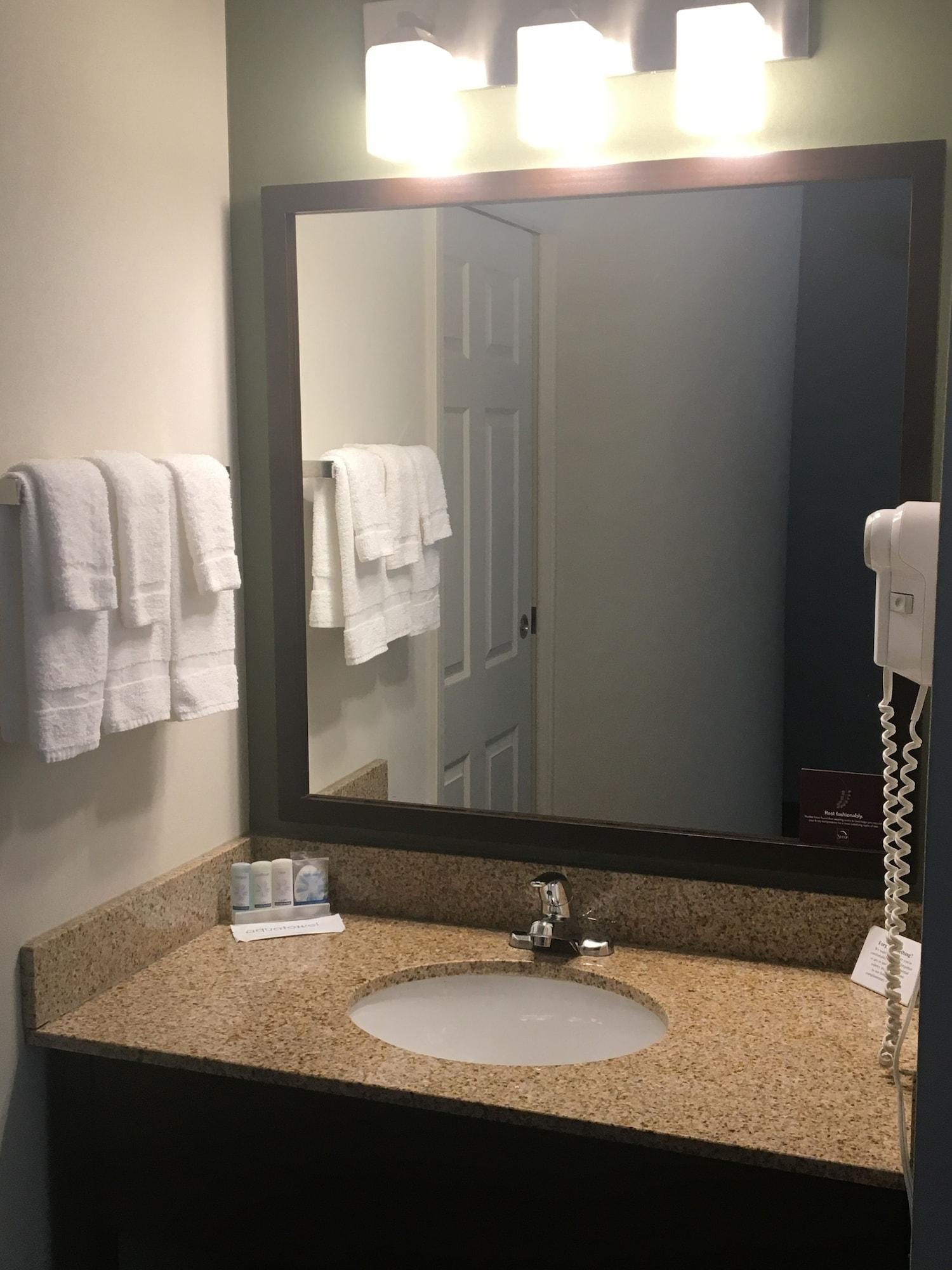 Sleep Inn & Suites Queensbury - Lake George מראה חיצוני תמונה