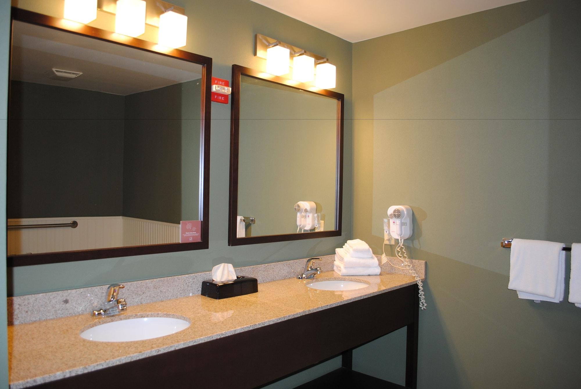 Sleep Inn & Suites Queensbury - Lake George מראה חיצוני תמונה